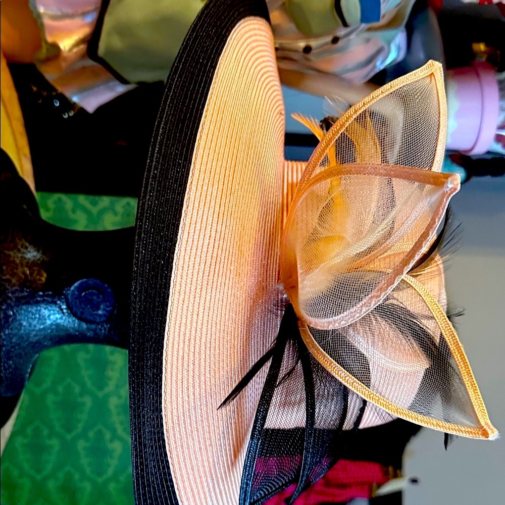 Chic Women's Hat in Peach and Black